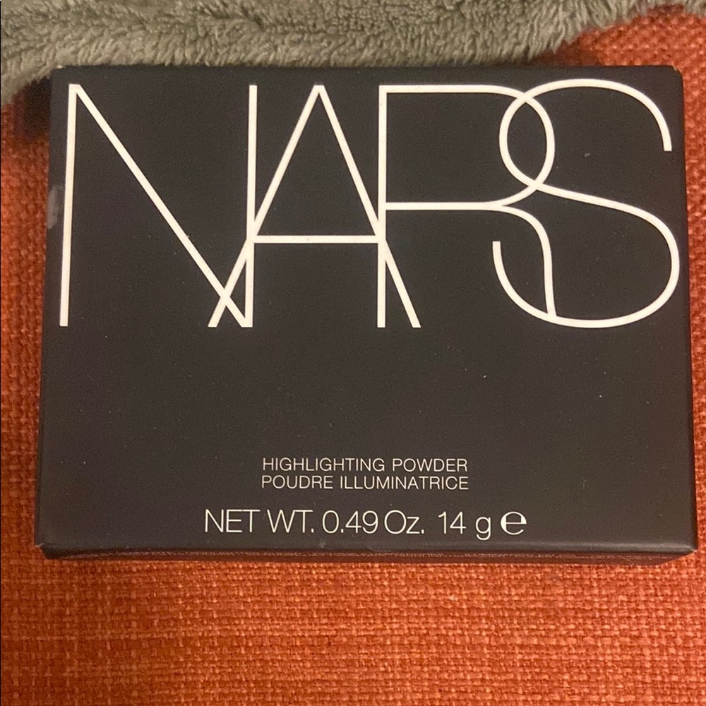 NIB NARS Maldives Illuminating Powder in Black Case